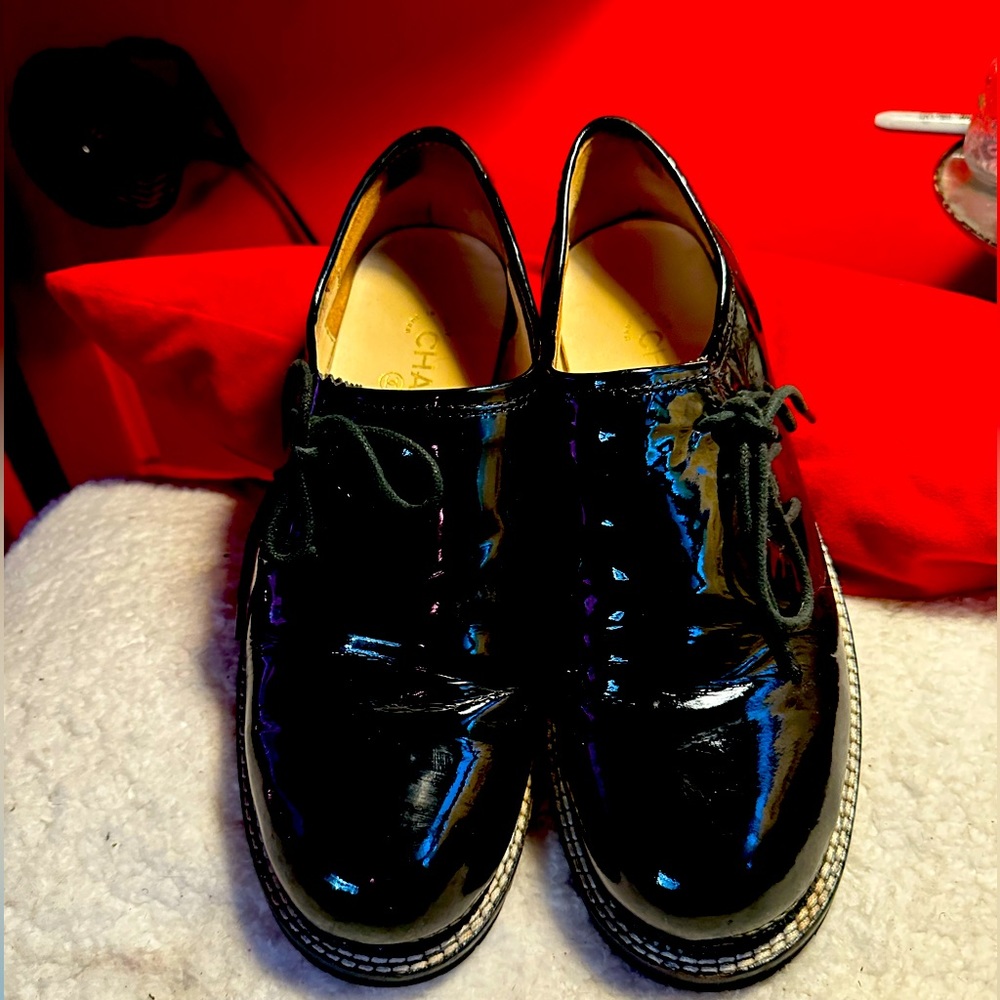 Amazin limited edition men's CHANEL lace up black patient leather
